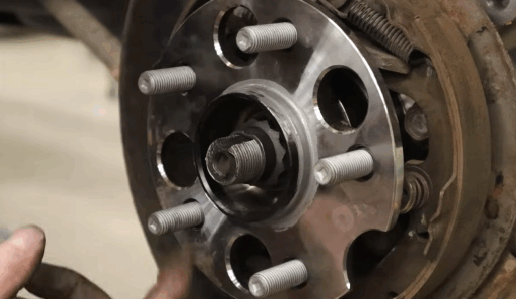 Photo showing wheel bearing and hub assembly