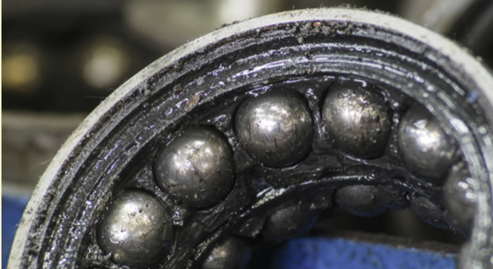 damaged wheel hub bearing causing grinding noise